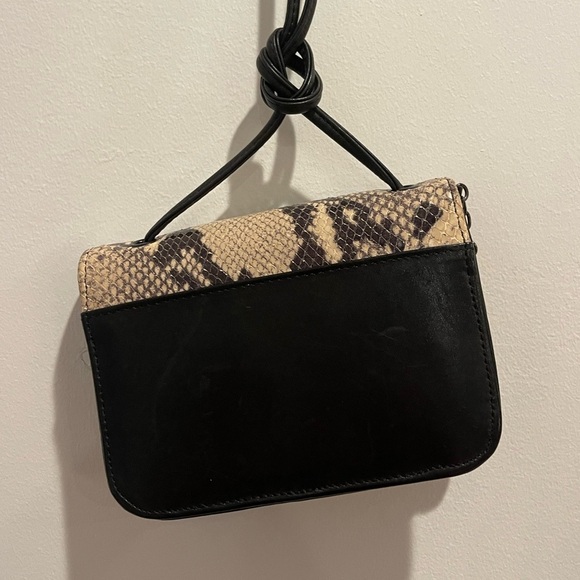 Donald J. Pliner Beige Black Leather Snake Print Crossbody Textured Finish GUC - Picture 4 of 10